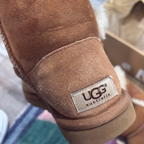 Ugg Bailey Button Boots in Chestnut size 6 - Picture 4 of 8